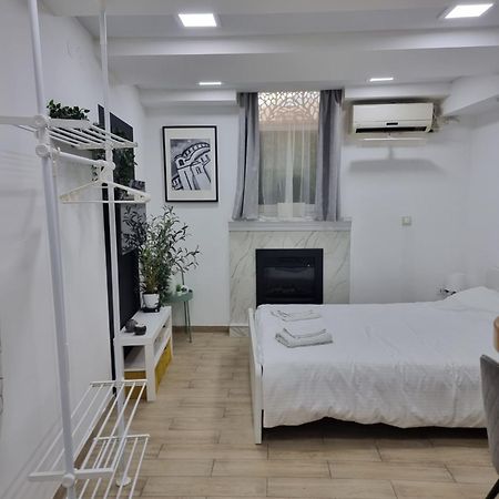 Elegant Yellow Submarine Apartment Belgrade Exterior photo